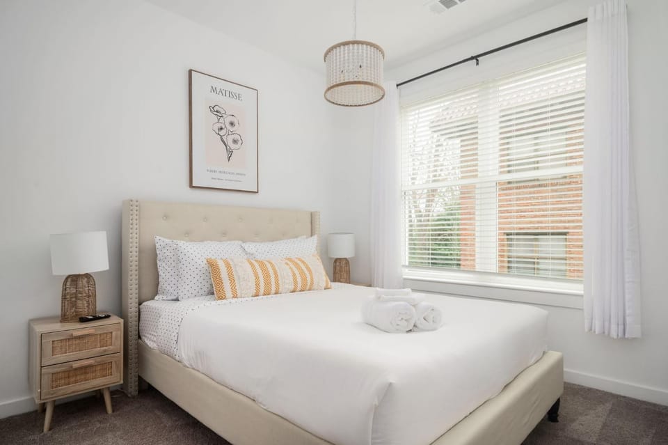 Luxury New 2B2B Private Balcony 542Blvd House in Atlanta