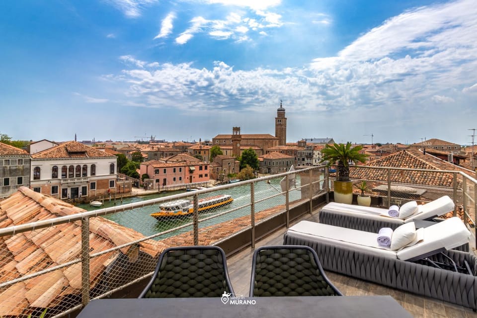 Nearby landmark, Day, Natural landscape, View (from property/room), Balcony/Terrace, Seating area, City view, Sea view, sunbed