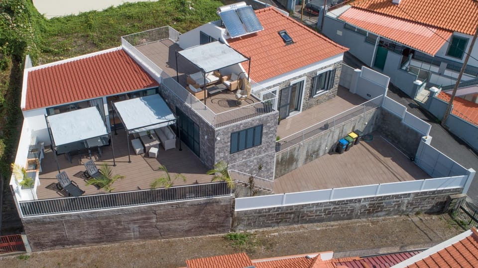 Property building, Bird's eye view, Street view