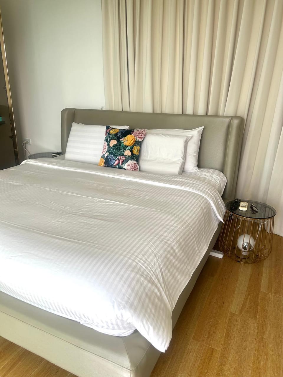 Oceana Kamala Stunning corner Suite Sea View Apartment in Kamala