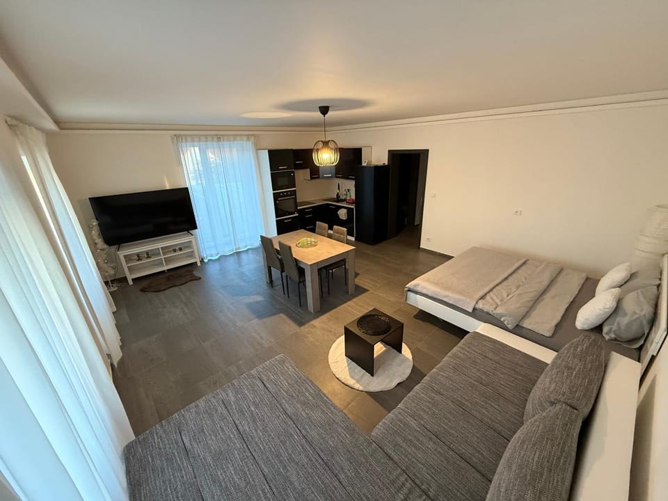 Byt apartman 72m2 private garden PARKING FREE Apartment in Prague
