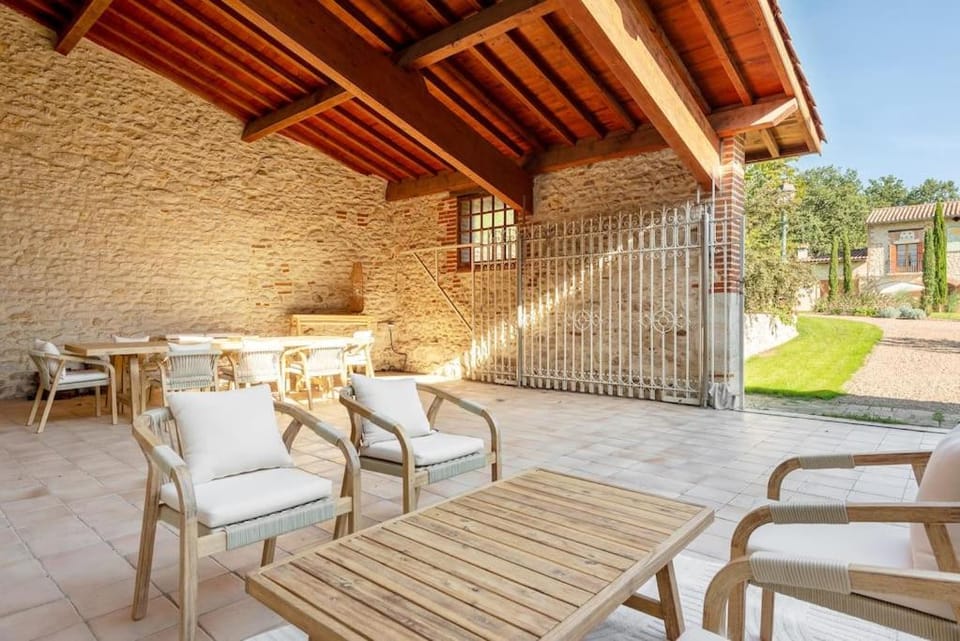 Patio, Balcony/Terrace, Seating area
