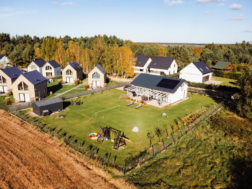 Property building, Bird's eye view, Garden