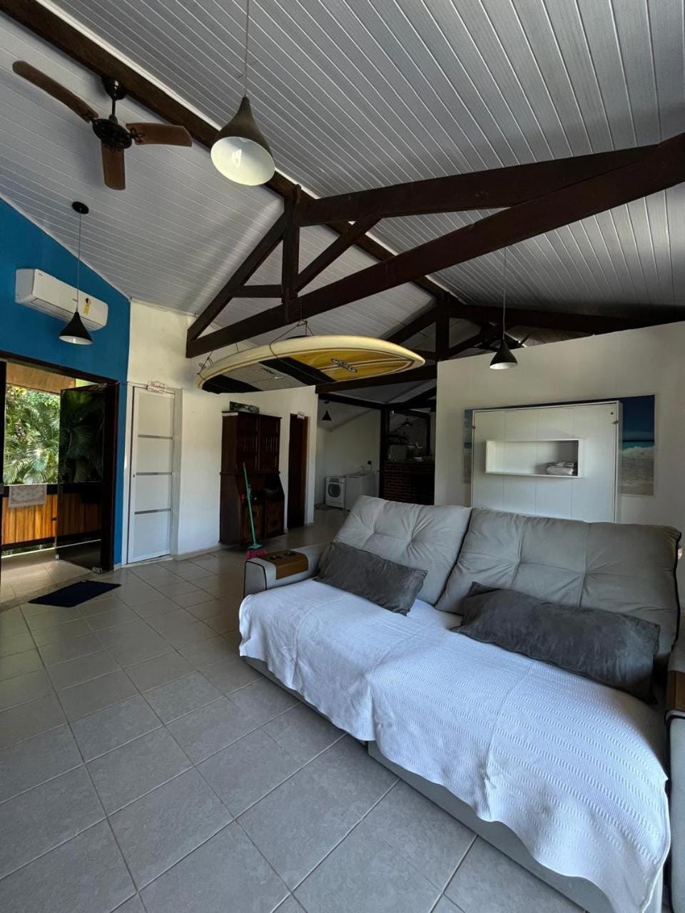 Living room, Photo of the whole room, Seating area, air conditioner