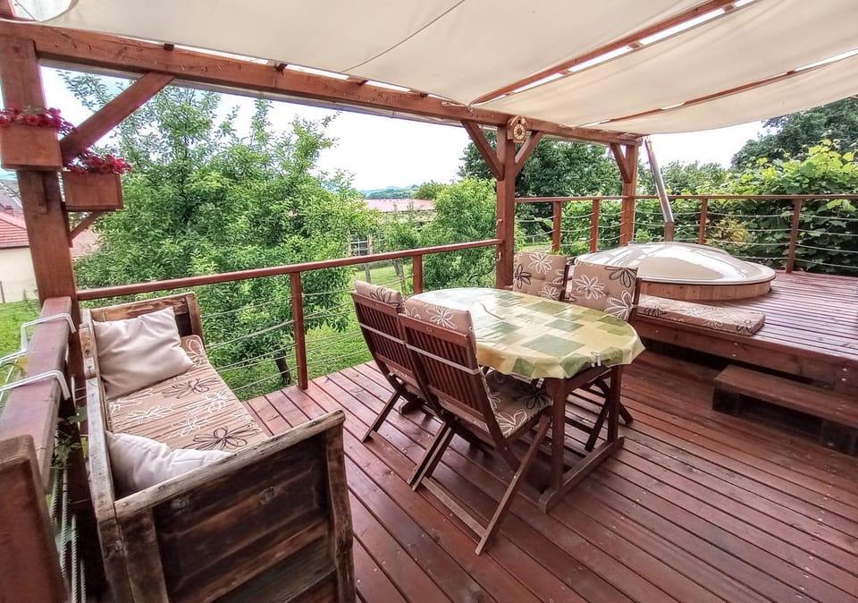 View (from property/room), Balcony/Terrace