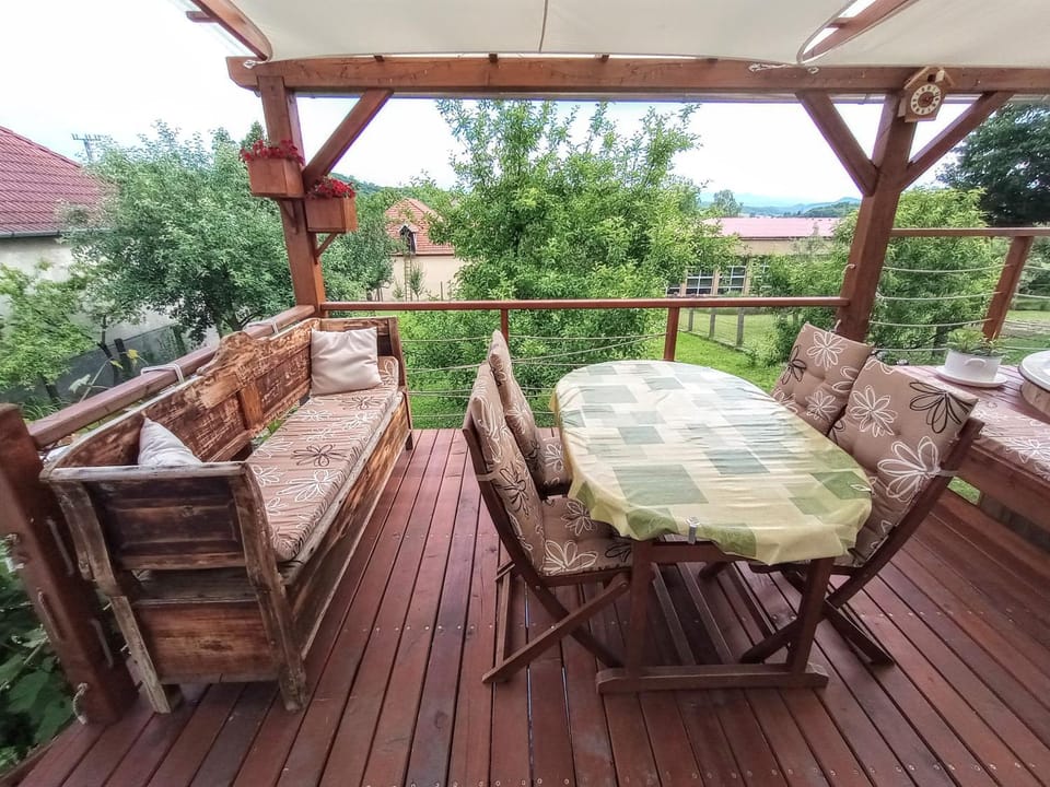 View (from property/room), Balcony/Terrace