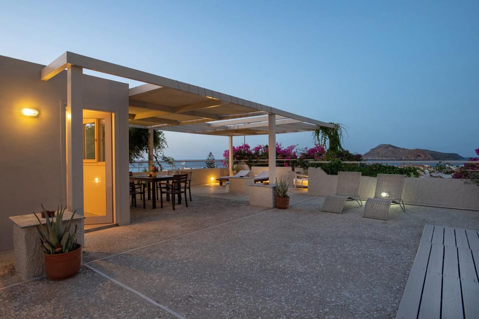 Property building, Balcony/Terrace, Sea view