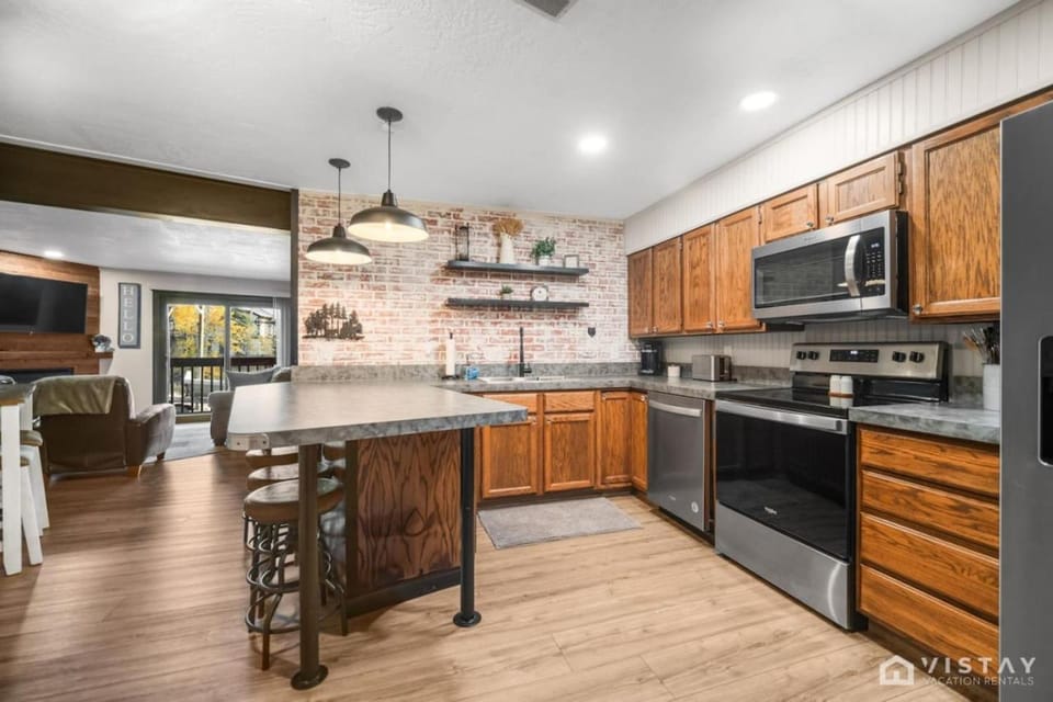 Timbernest 1A - Cozy n Convenient Mountain Condo Apartment in Brian Head