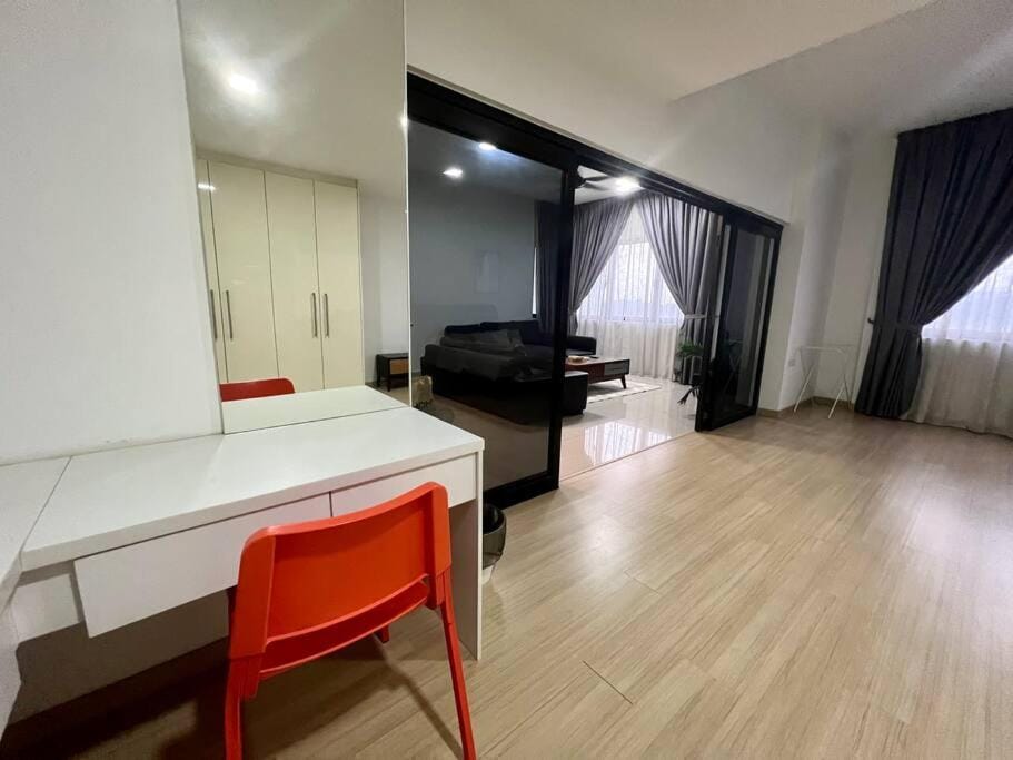 Relax Suite Encorp Residence -Alpha IVF-Mall Apartment in Petaling Jaya