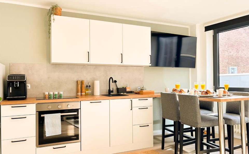 Kitchen or kitchenette, Food and drinks, Food, dishwasher