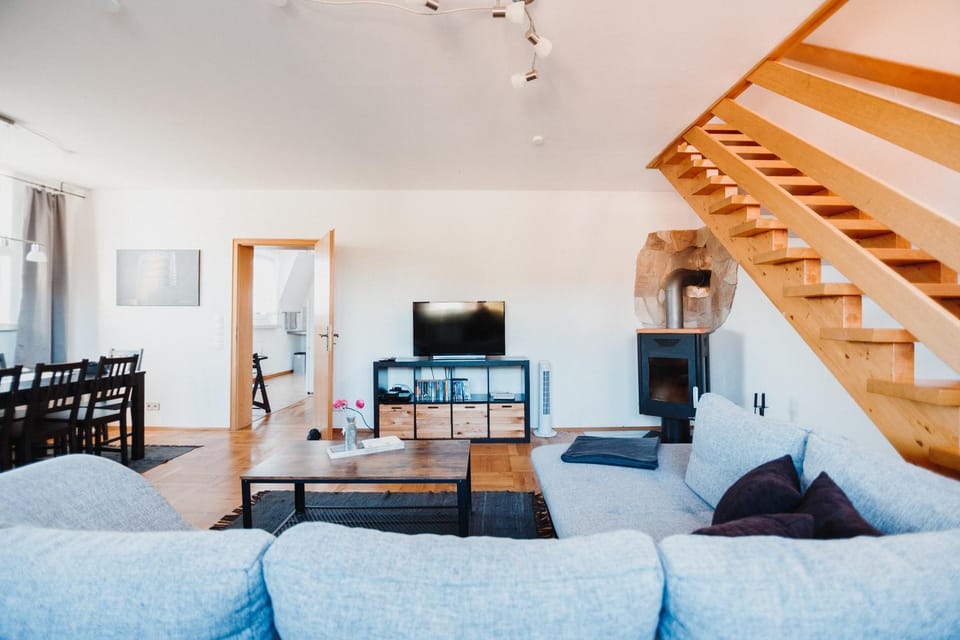 TV and multimedia, Seating area, fireplace