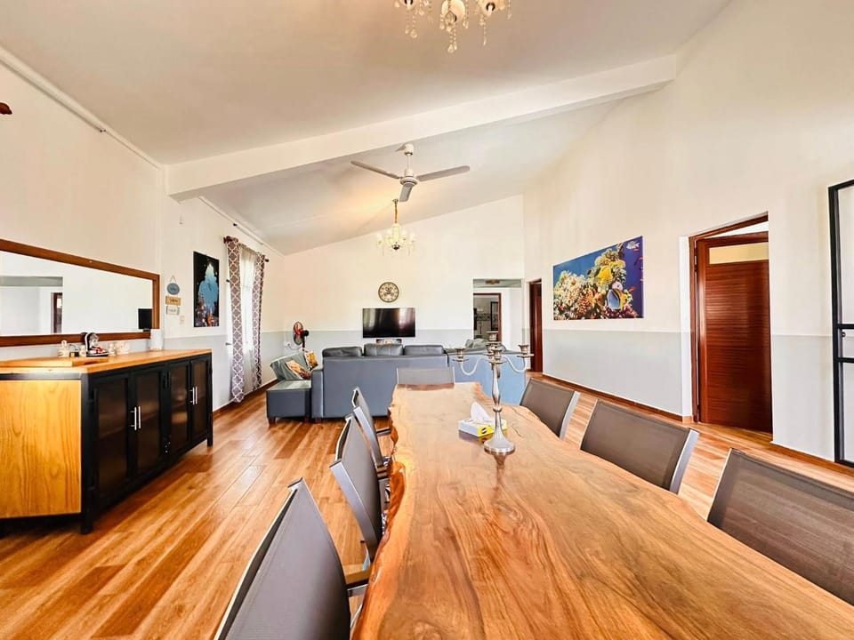 Living room, Dining area
