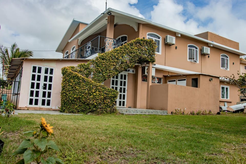 Property building, Day, Garden, Garden view
