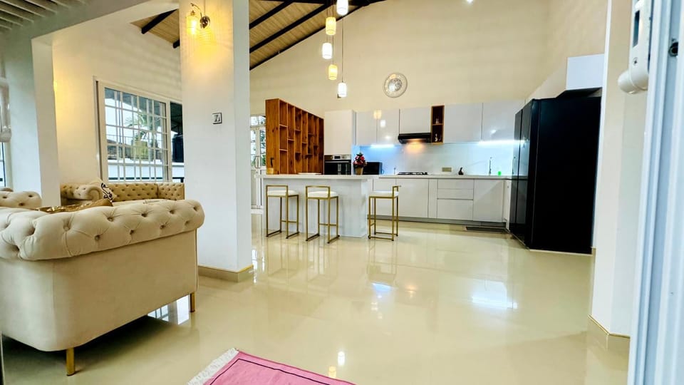 Kitchen or kitchenette, Kitchen or kitchenette, Living room, Seating area, Dining area