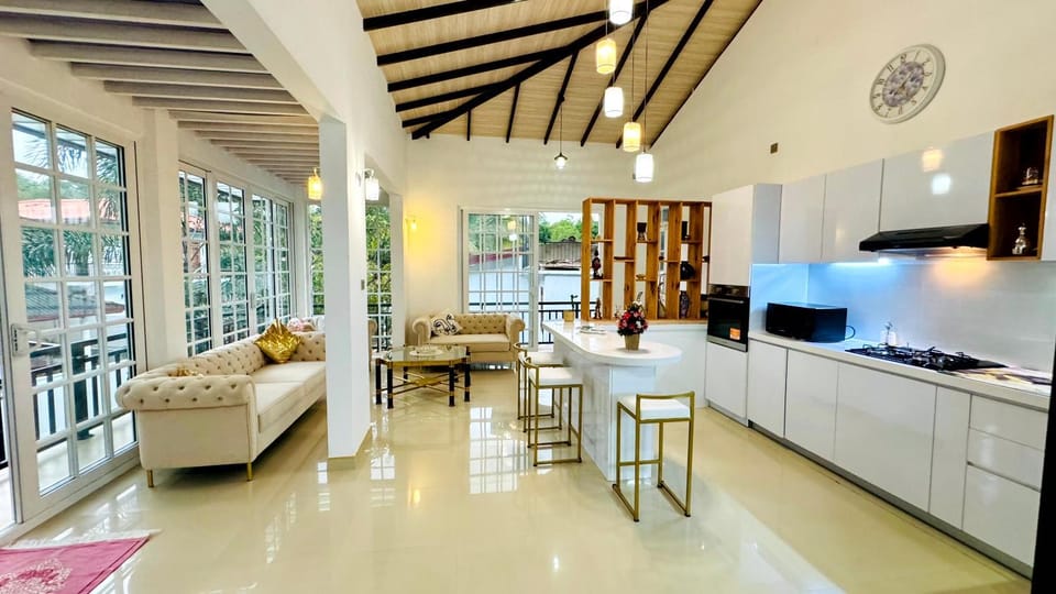 Kitchen or kitchenette, Kitchen or kitchenette, Living room, Seating area, Dining area