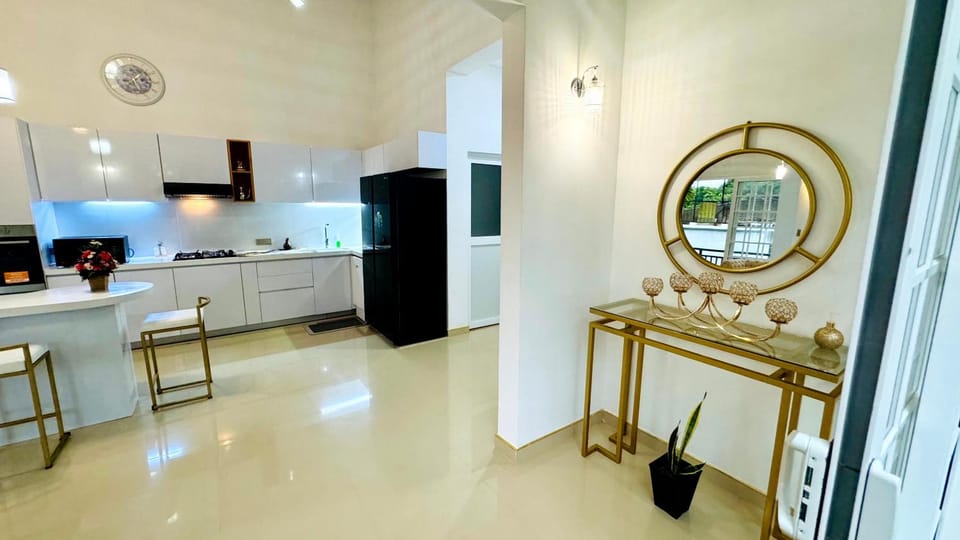 Kitchen or kitchenette, Kitchen or kitchenette, Dining area, oven