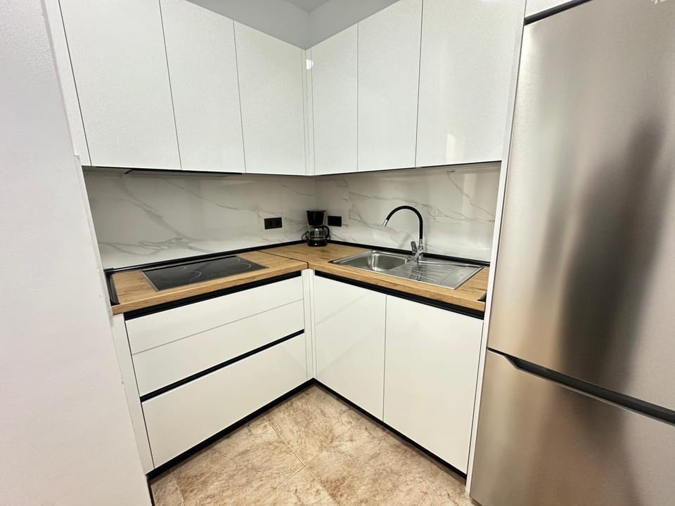 Kitchen or kitchenette, oven, stove