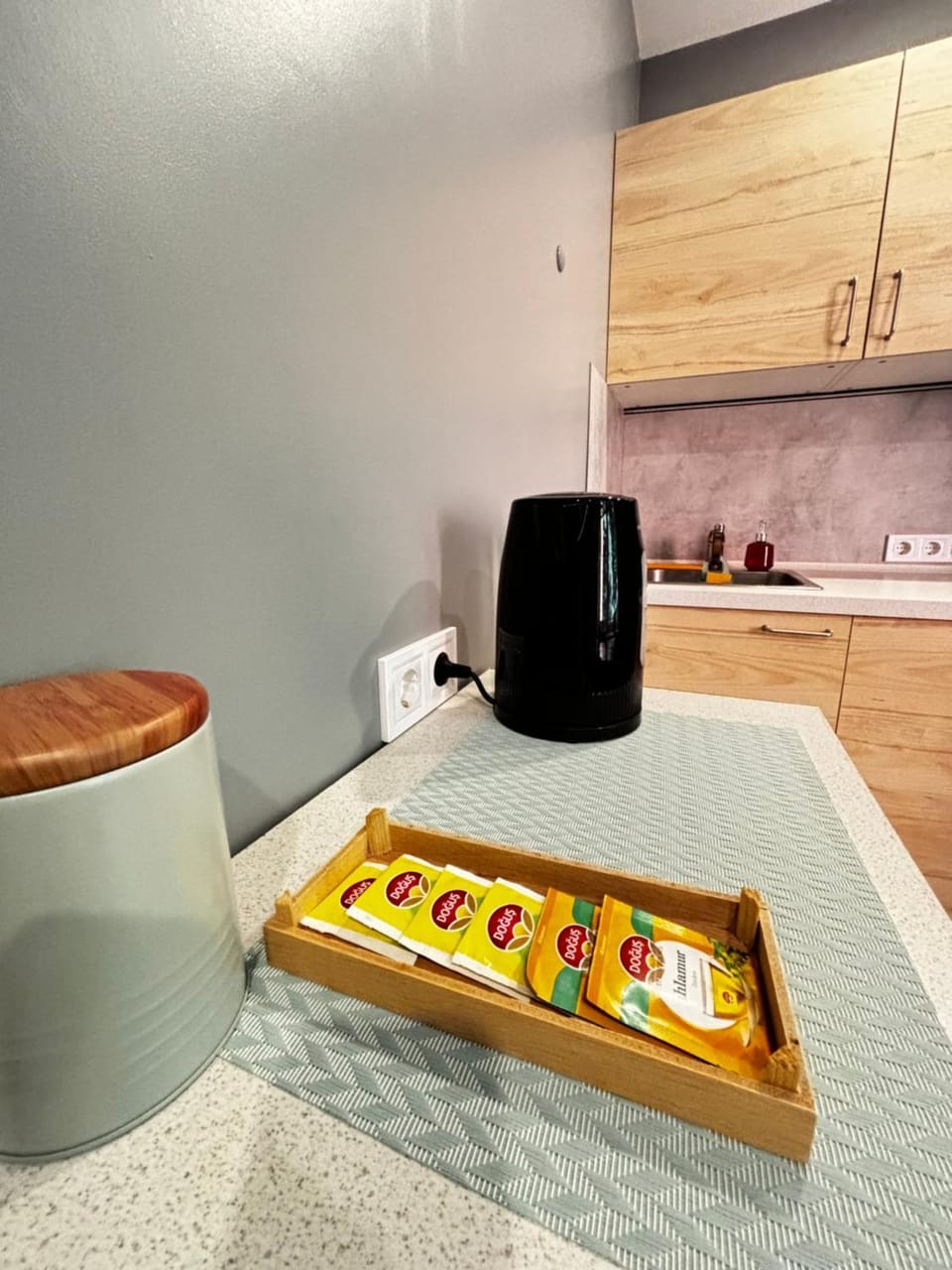 Kitchen or kitchenette, Food and drinks