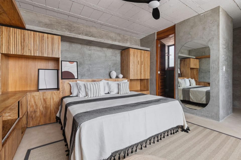 Photo of the whole room, Bedroom