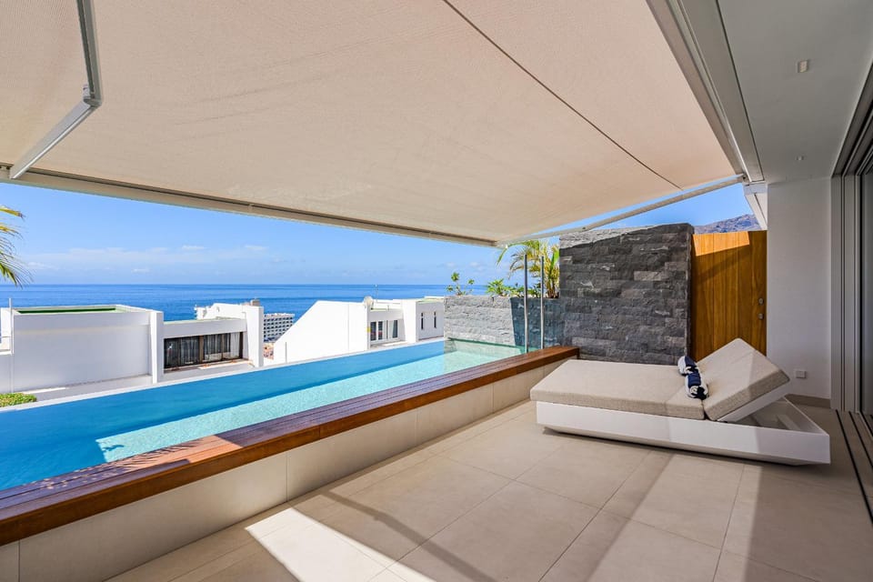 Sea view, Swimming pool, sunbed