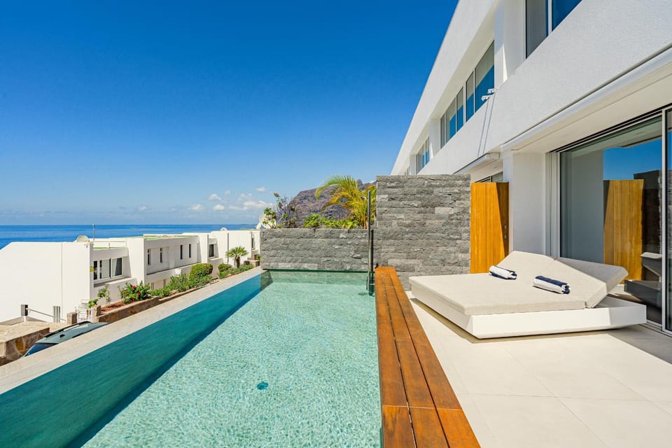 Sea view, Swimming pool, sunbed