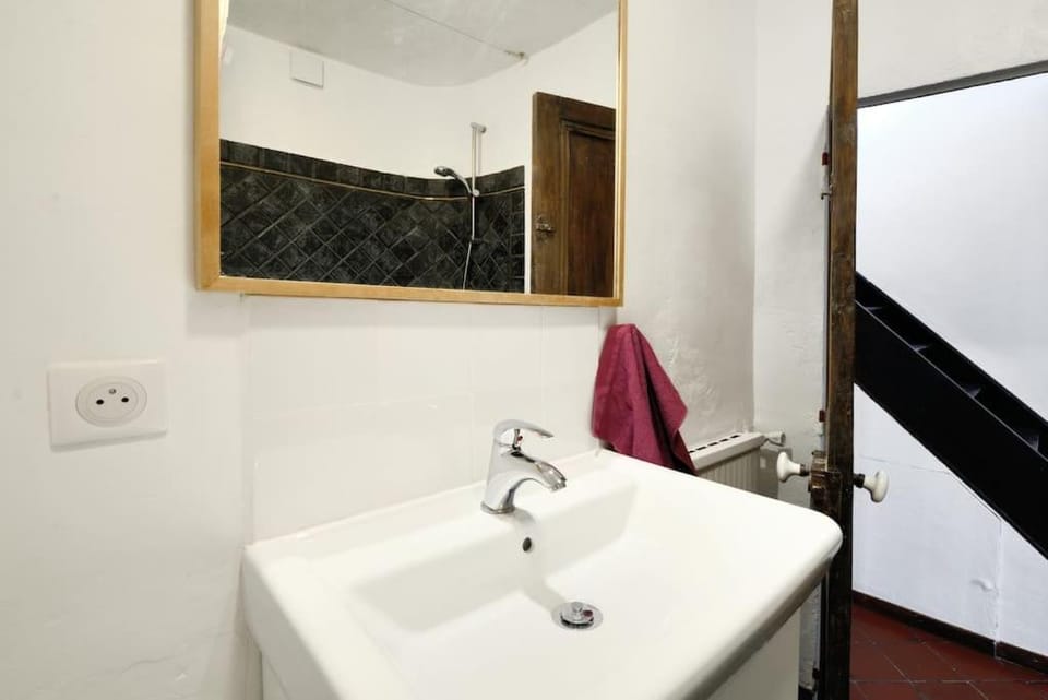Appartement Vieille ville 55 m2 avec Terrasse 16m2 et 2chambres Vraie Climatisation Apartment in Aix-en-Provence