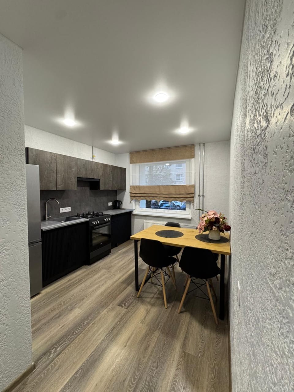 Kitchen or kitchenette, Dining area, stove