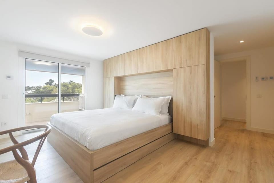 Oceanfront Lux Condo Sleeps 9 Apartment in Cascais