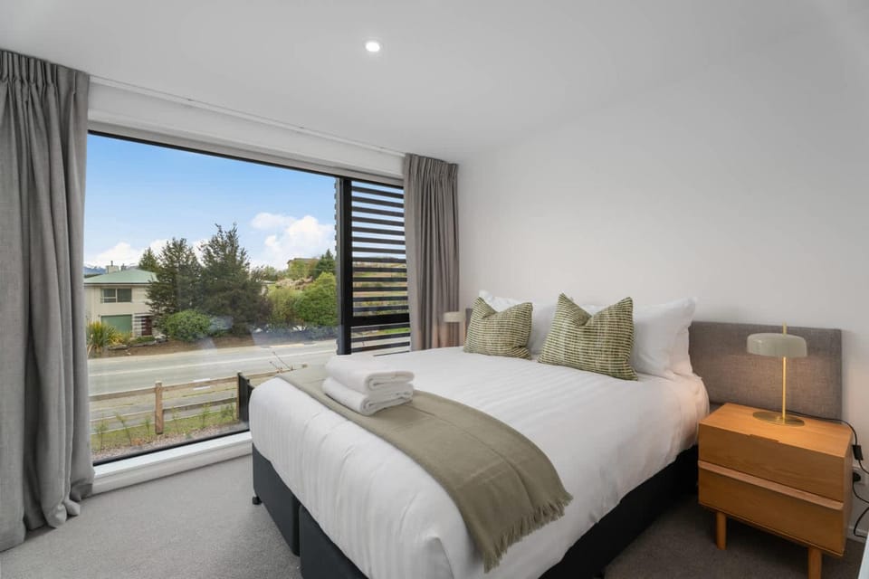 Mt Iron Delight on Rowely House in Wanaka