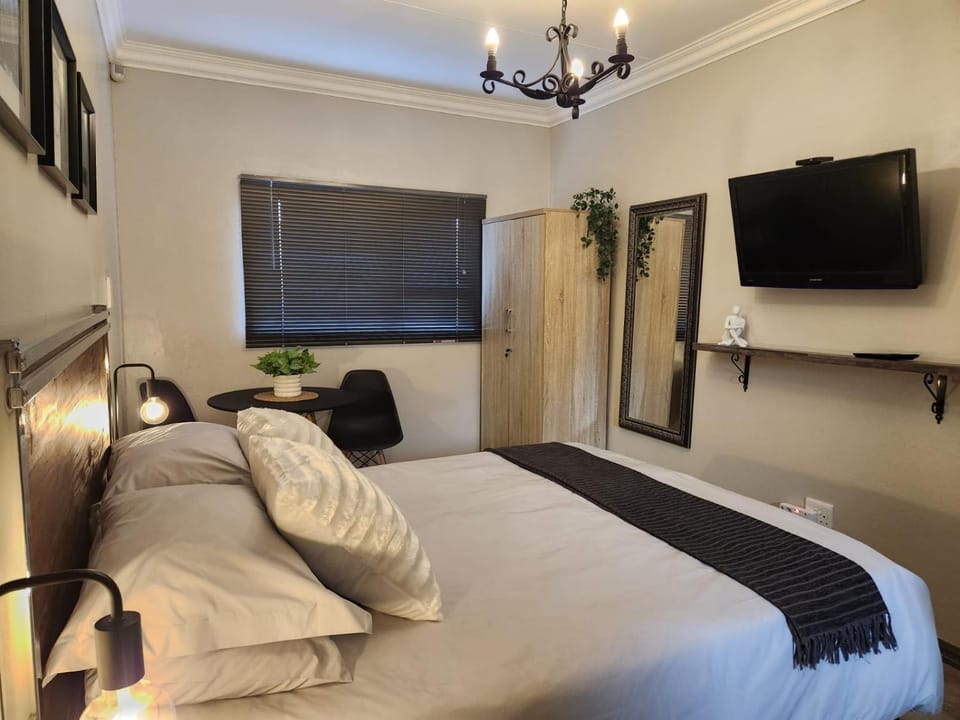 Bedroom, wardrobe