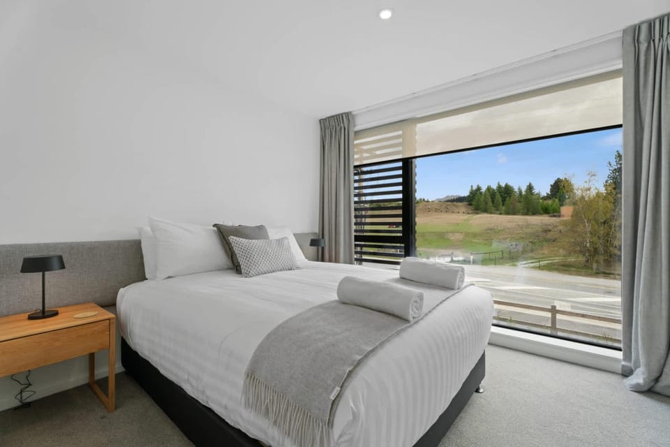 Aspirings Views on Rowley House in Wanaka
