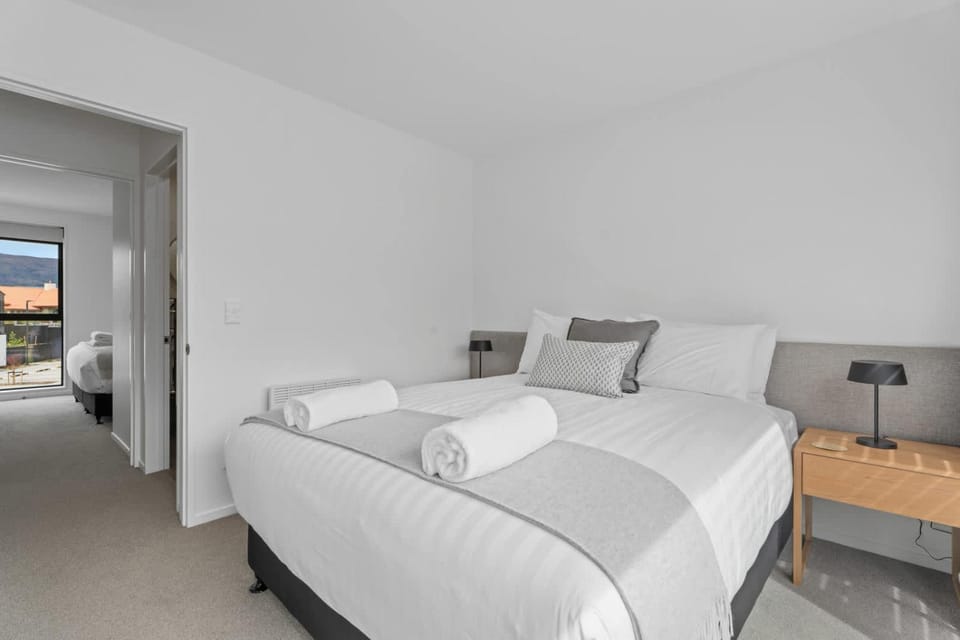 Aspirings Views on Rowley House in Wanaka