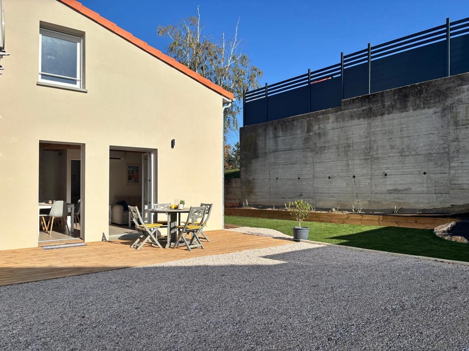 Patio, Facade/entrance