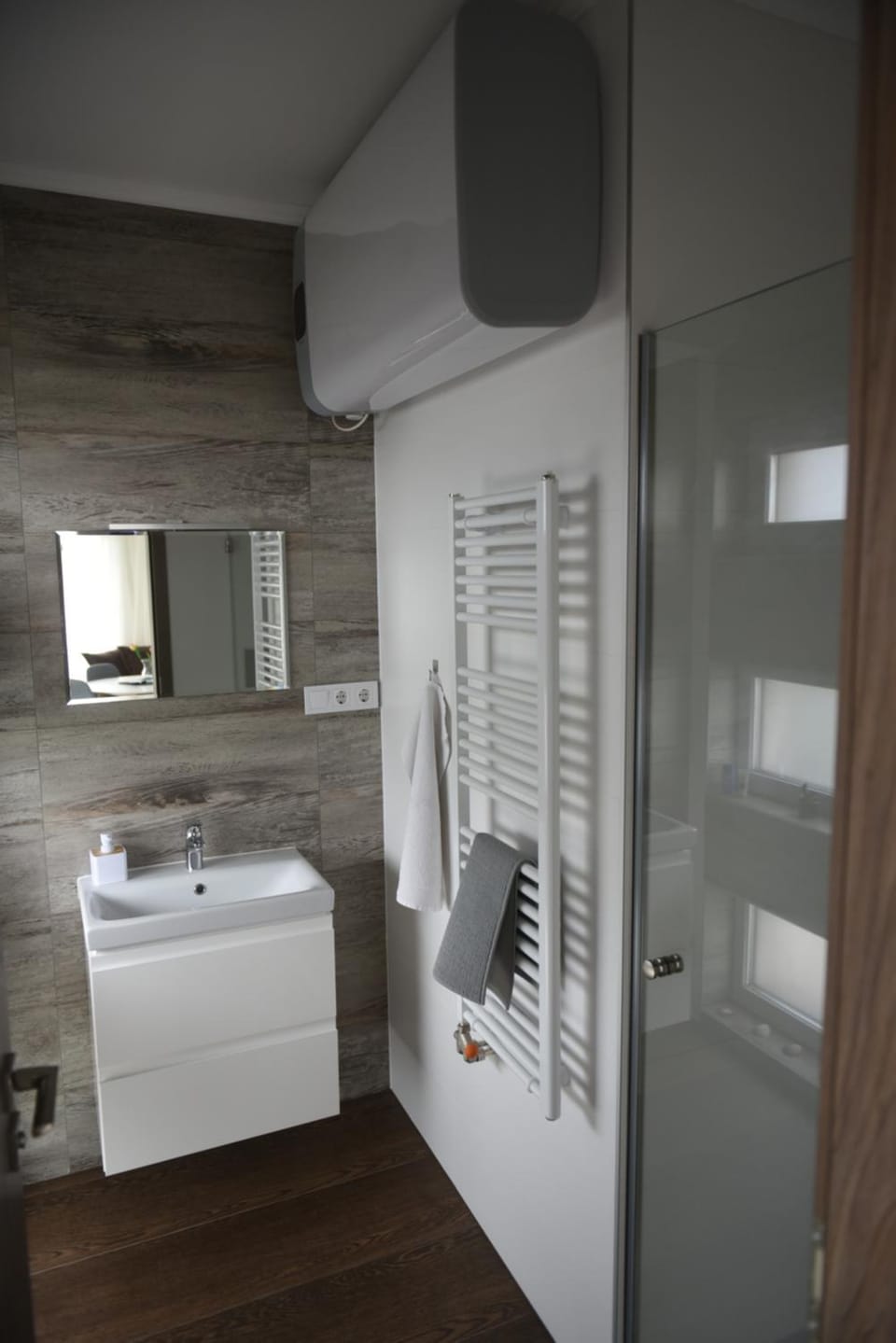 Bathroom, towels