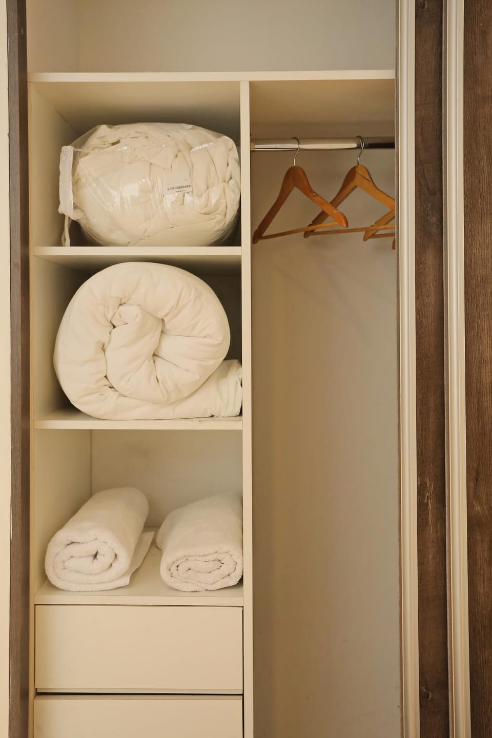 towels, wardrobe