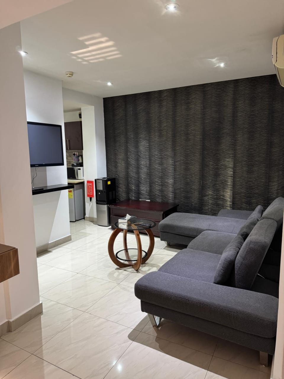 TV and multimedia, Living room, Seating area, Dining area