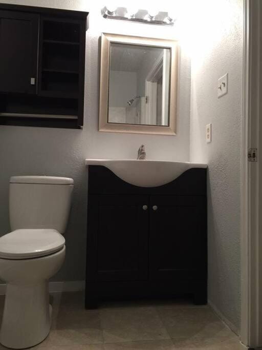 2 Master br apt 1st floor ,20 min to beach Apartment in Nueces County