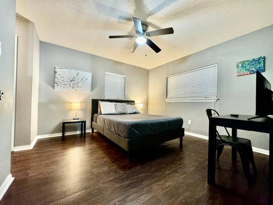 2 Master br apt 1st floor ,20 min to beach Apartment in Nueces County