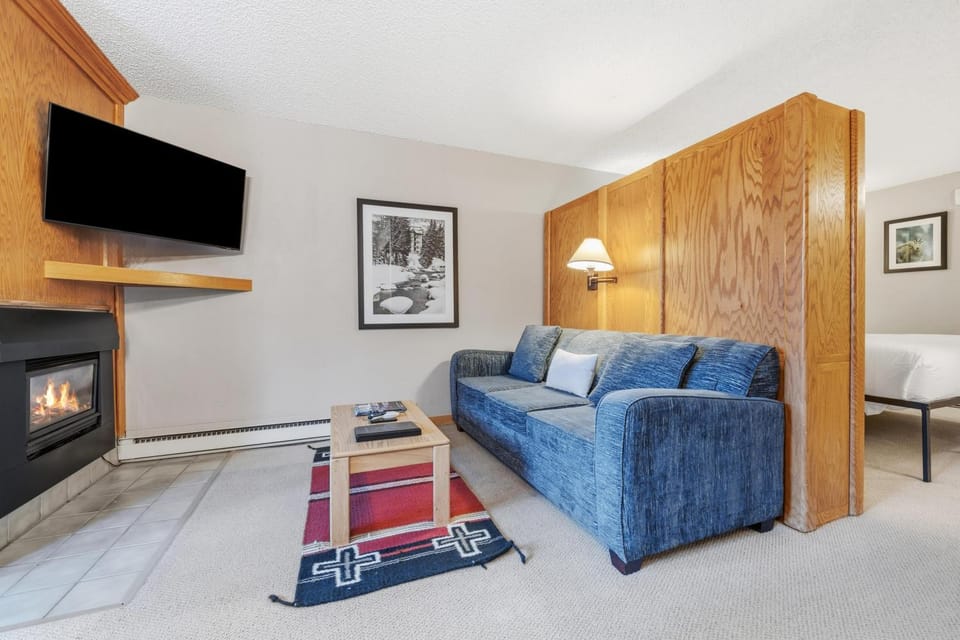 Lift House Lodge, Downtown Vail Lionshead Village Studio Condo Apartment in Vail