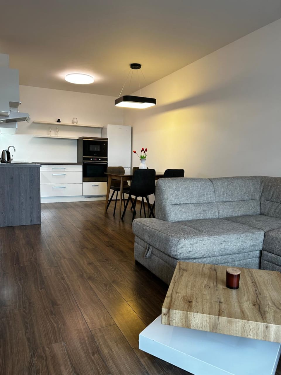 Kitchen or kitchenette, Seating area, Dining area