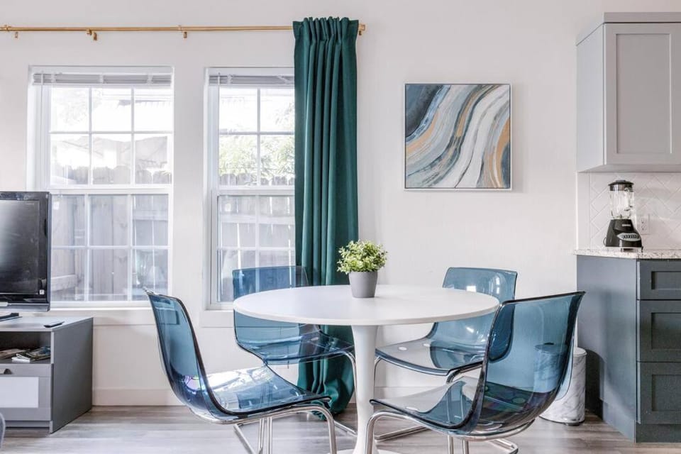Seating area, Dining area