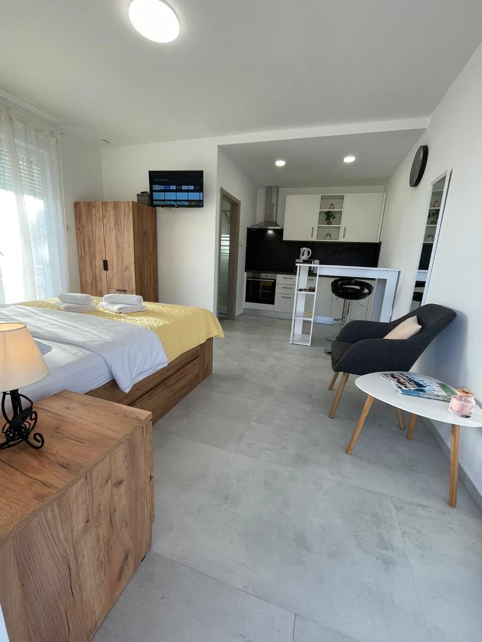 Bed, TV and multimedia, Kitchen or kitchenette, Living room, Seating area, Dining area, Bedroom, towels