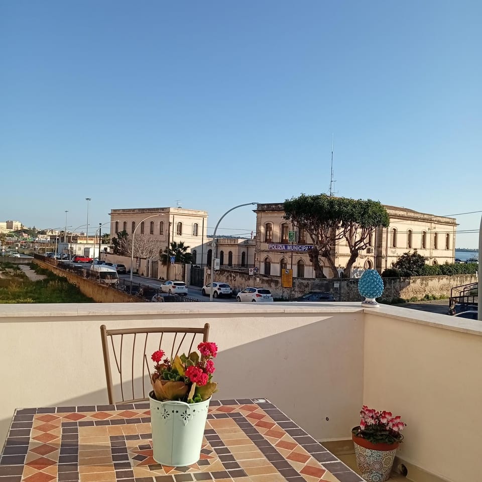 Day, Neighbourhood, Natural landscape, City view, Sea view, Street view, Parking