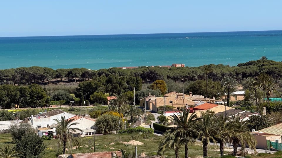 Off site, On site, Sea view, Location