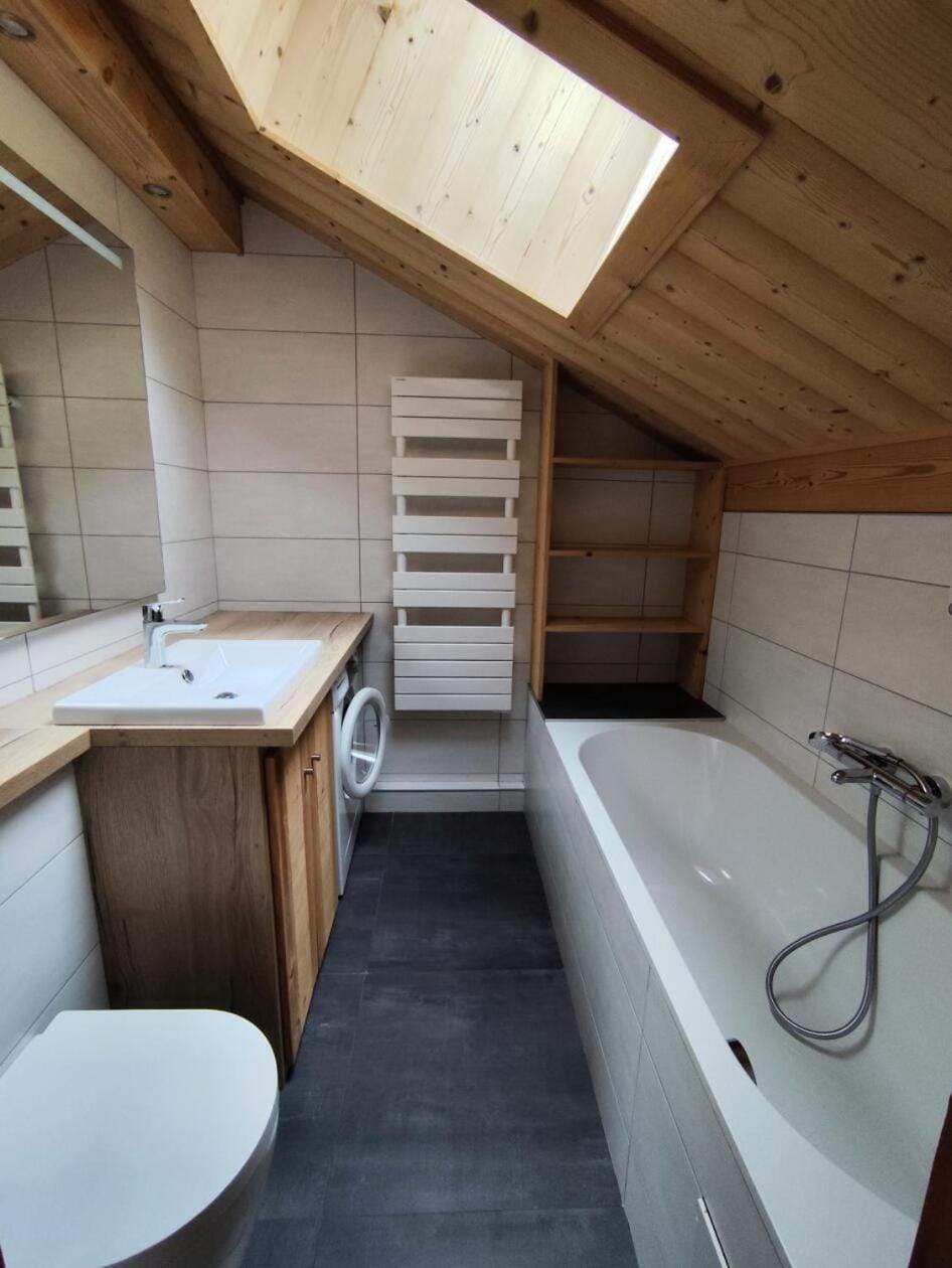 Résidence L'arolaz N°1 - Appartement skis aux pieds 7 personnes dans le centre de Méribel MAE-7111 Apartment in Les Allues