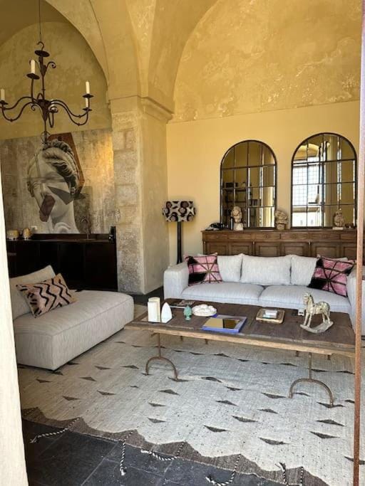 Coffee/tea facilities, Living room, Seating area, air conditioner