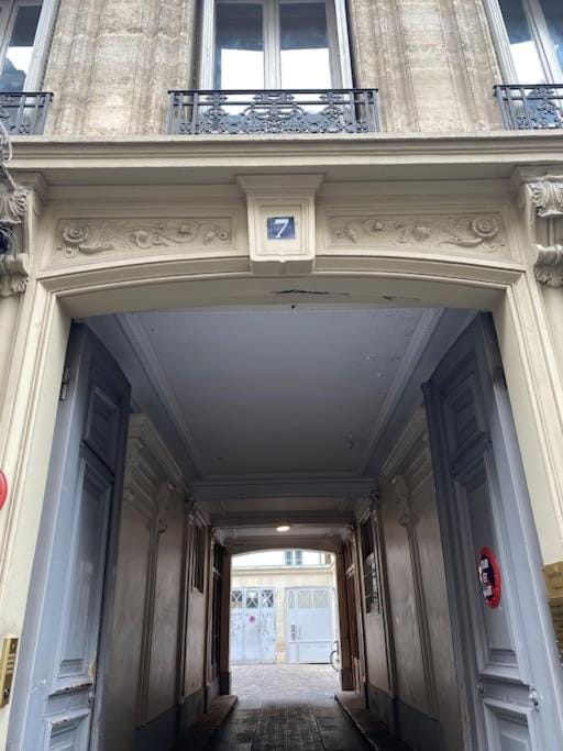 Facade/entrance