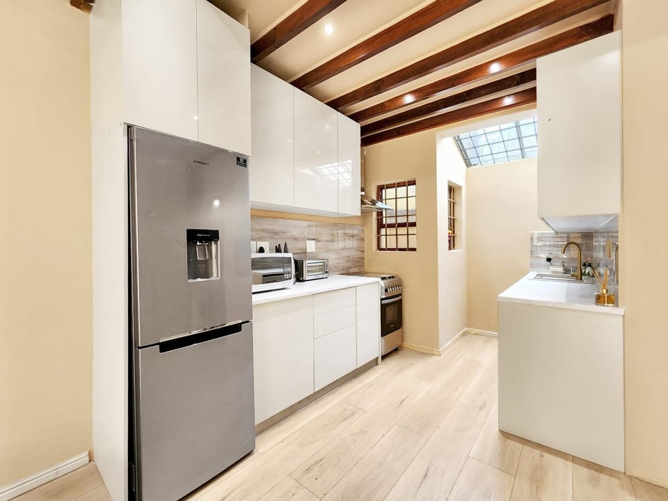 Coffee/tea facilities, Kitchen or kitchenette, dishwasher, microwave, oven, stove, toaster