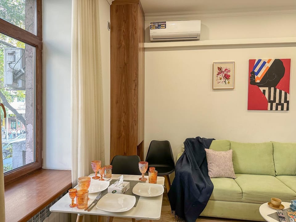 Living room, Seating area, Dining area, air conditioner