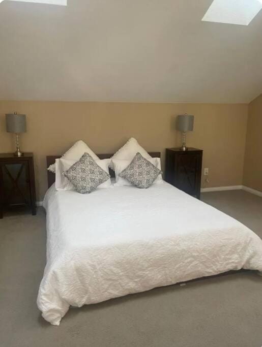 A master suite with own kitchenette and bath Apartment in Walnut Creek